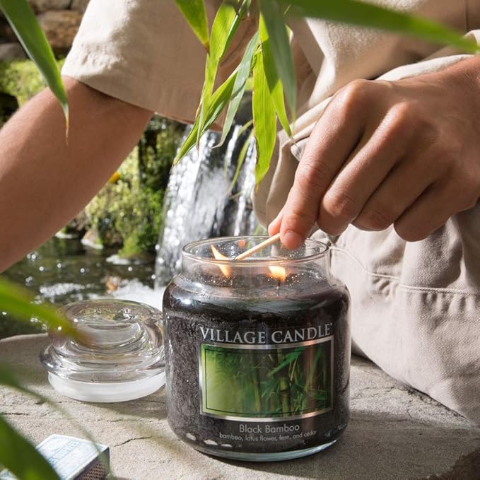 VELA MEDIANA 396 GRS VILLAGE CANDLE BLACK BAMBOO