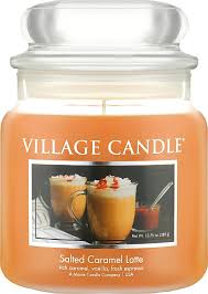 VELA MEDIANA 396 GRS VILLAGE CANDLE SALTED CARAMEL LATTE